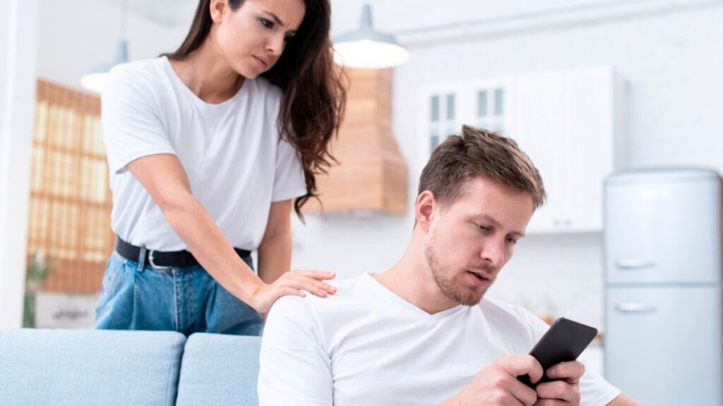 Catching your husband sexting another woman